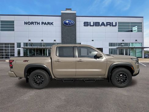 Used 2022 Nissan Frontier PRO-4X w/ Pro-4X Premium Package image 2