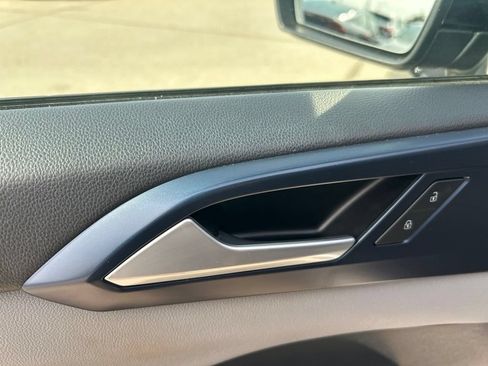 Certified 2023 Volkswagen Taos SE w/ Panoramic Sunroof Package FWD image 45