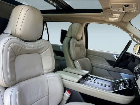 Used 2018 Lincoln Navigator L Reserve w/ Technology Package image 32