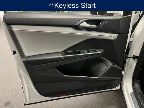Used 2023 Volkswagen Taos SEL image 18