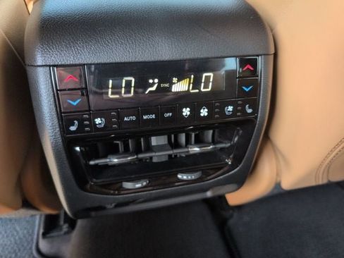 Used 2023 Jeep Grand Cherokee Summit AWD/4WD image 18