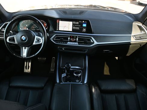 Used 2022 BMW X7 xDrive40i w/ M Sport Package image 3