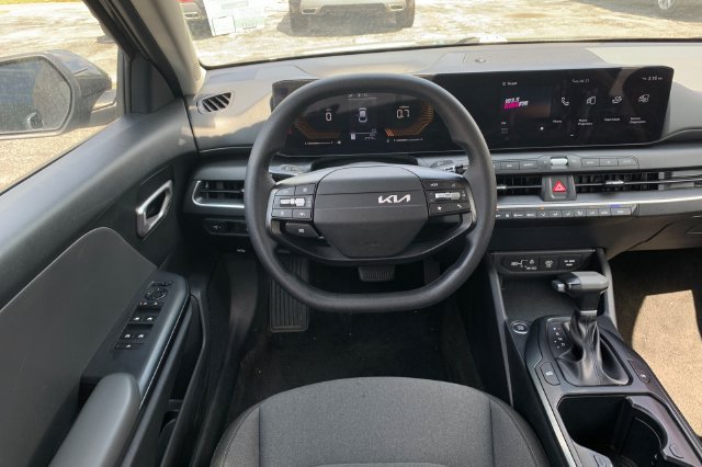 Used 2025 Kia K4 FWD image 16