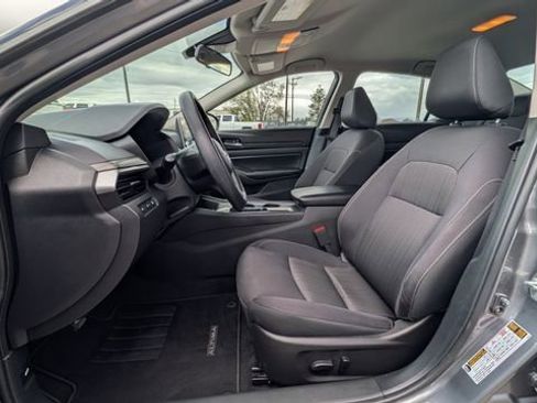 Used 2025 Nissan Altima 2.5 SV FWD image 34
