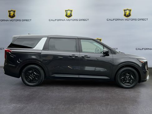 Used 2025 Kia Carnival LX image 4