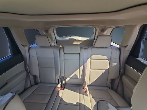 Used 2017 Jeep Grand Cherokee Overland AWD/4WD image 13