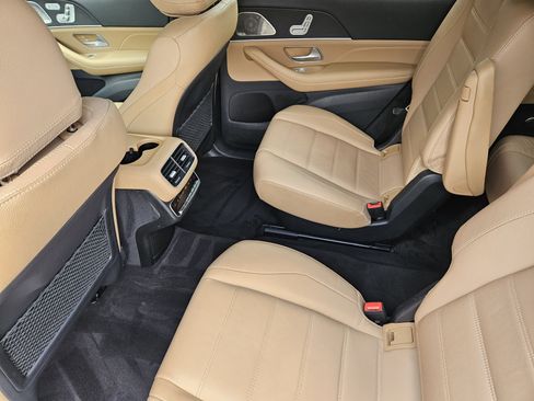 Used 2024 Mercedes-Benz GLS 450 4MATIC image 27