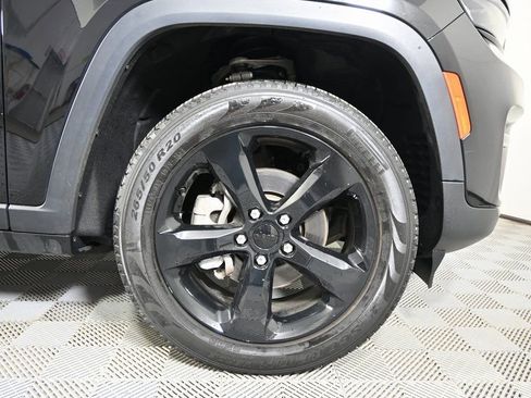 Used 2023 Jeep Grand Cherokee Limited w/ Black Appearance Package image 11