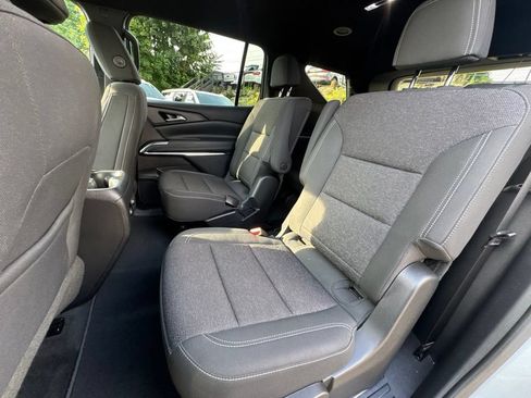 Used 2024 Chevrolet Traverse LT w/ LPO, Floor Liner Package FWD image 18
