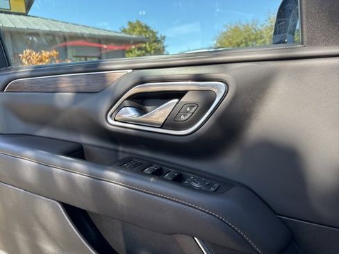 Used 2023 Chevrolet Suburban Premier image 28