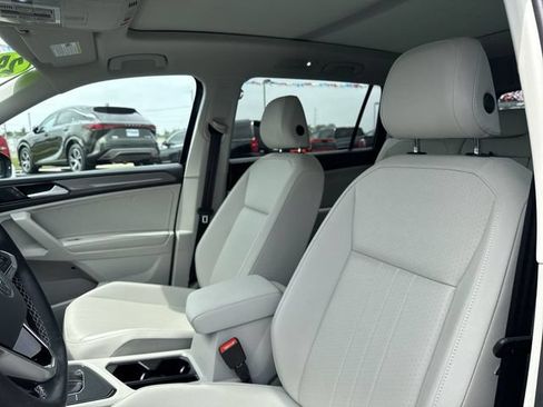 Used 2024 Volkswagen Tiguan SE FWD image 12