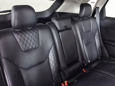 Used 2024 Ford Edge Titanium image 31