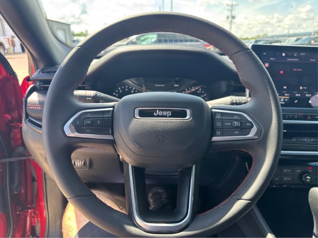 Used 2025 Jeep Compass Trailhawk w/ Trailer Tow Group AWD/4WD image 17