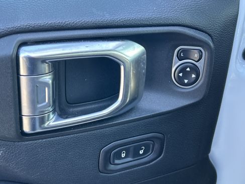 Used 2018 Jeep Wrangler Unlimited Rubicon image 11