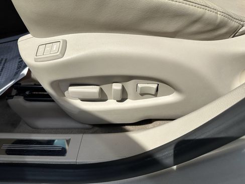 Used 2016 Cadillac SRX Luxury w/ Driver Awareness Package image 10