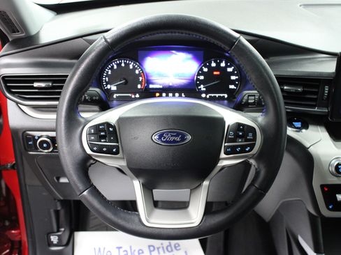 Used 2023 Ford Explorer XLT w/ Equipment Group 202A AWD/4WD image 18