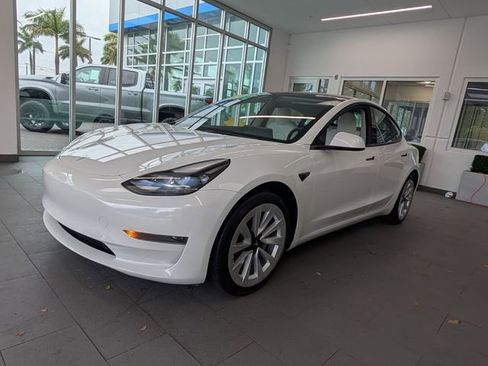 Used 2023 Tesla Model 3 Standard Range RWD image 3