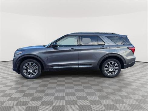 Used 2025 Ford Explorer Platinum image 4
