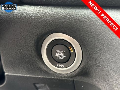 Used 2025 Chrysler Pacifica Select image 25