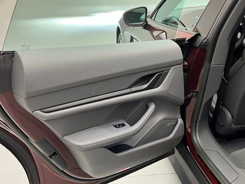 Used 2022 Porsche Taycan image 30