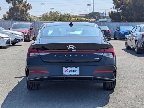 New 2025 Hyundai Elantra Limited image 3