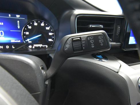 Used 2022 Ford Explorer XLT w/ Equipment Group 202A AWD/4WD image 14