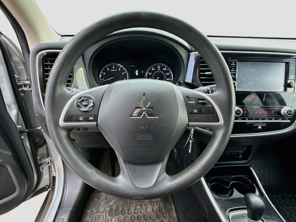 Used 2020 Mitsubishi Outlander ES FWD image 11