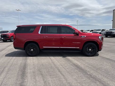 Used 2022 GMC Yukon XL SLT w/ SLT Luxury Package AWD/4WD image 4