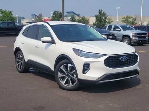 Used 2023 Ford Escape Platinum w/ Premium Technology Package image 33