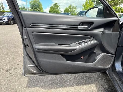 Used 2024 Nissan Altima 2.5 SV FWD image 36