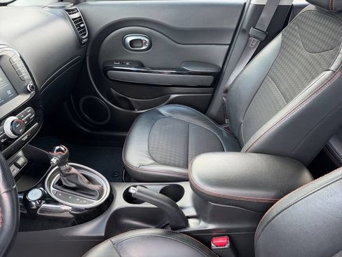 Used 2019 Kia Soul ! FWD image 12