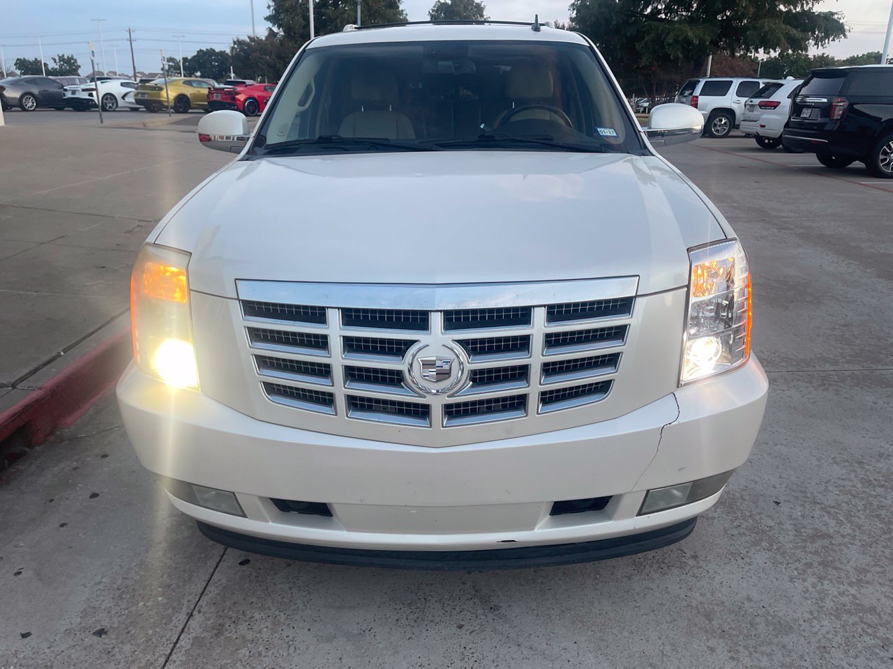 Used 2009 Cadillac Escalade AWD image 6