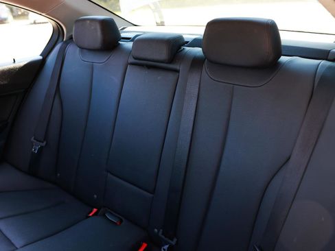 Used 2014 BMW 320i Sedan image 8