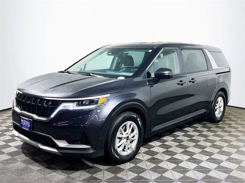 Used 2024 Kia Carnival LX image 4