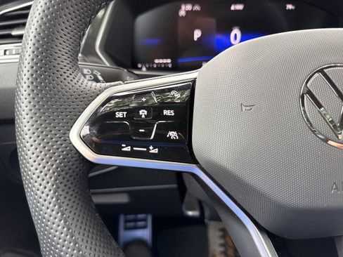 Used 2024 Volkswagen Tiguan SE R-Line image 25