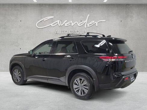 Used 2025 Nissan Pathfinder SV image 14