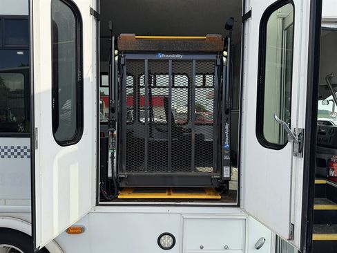 Used 2019 Ford E-450 and Econoline 450 Super Duty w/ Shuttle Bus Prep Package RWD image 4