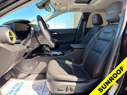 Used 2024 Chevrolet Trax ACTIV w/ Sunroof Package image 26