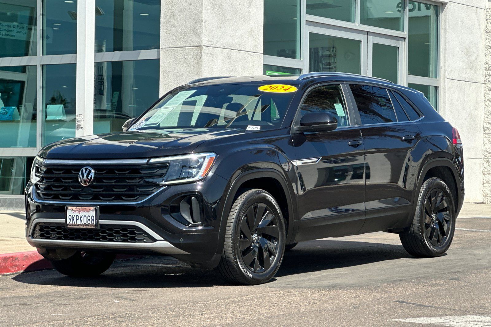 Used 2024 Volkswagen Atlas Cross Sport SE FWD image 8