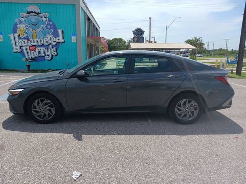 Used 2024 Hyundai Elantra SEL FWD image 6