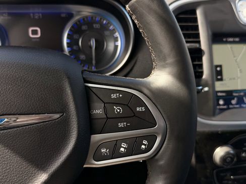 Used 2017 Chrysler 300 C w/ Safetytec Plus Group image 28