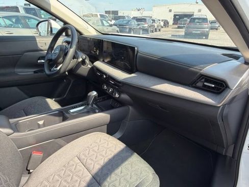 Used 2025 Nissan Kicks SV FWD image 11