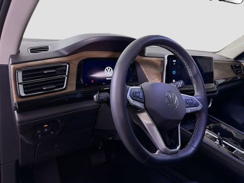 New 2025 Volkswagen Atlas SE image 9