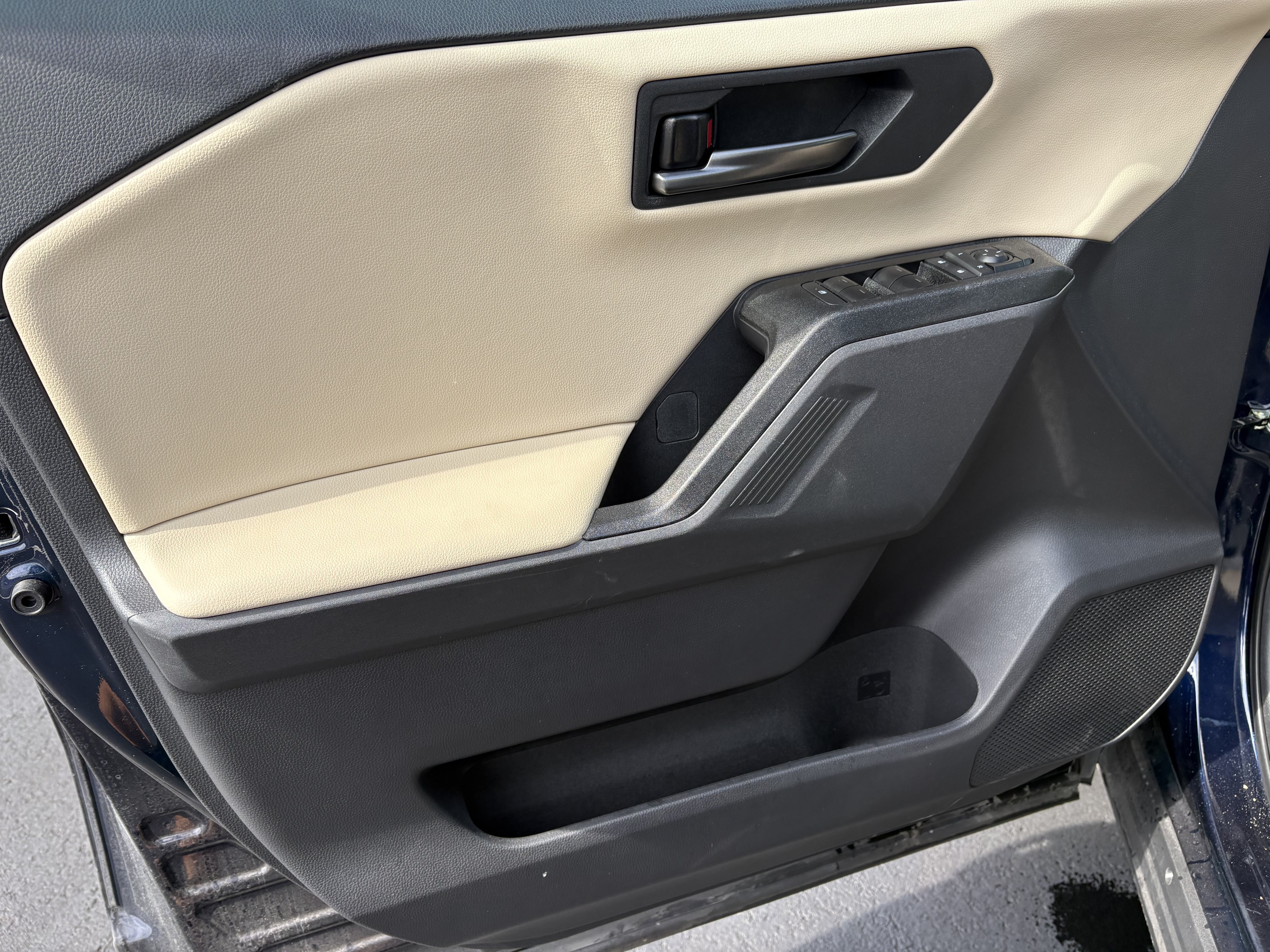 Used 2026 Toyota RAV4 XLE Premium FWD image 6