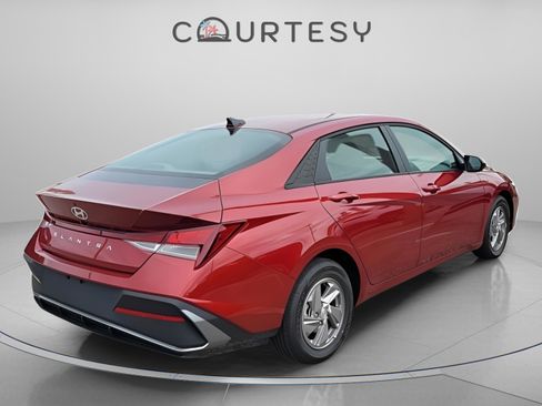 New 2026 Hyundai Elantra SE image 4