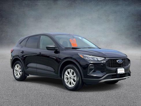 Used 2025 Ford Escape Active AWD/4WD image 1