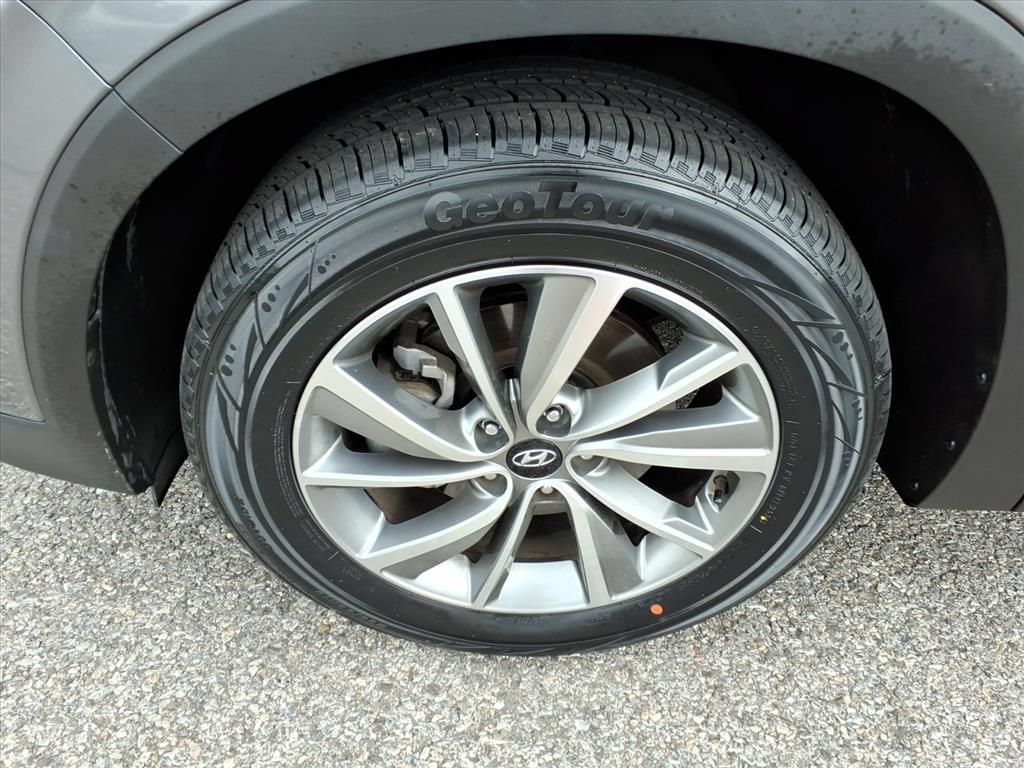 Used 2019 Hyundai Santa Fe SEL FWD image 11