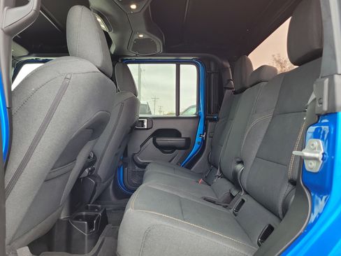 Used 2024 Jeep Gladiator Sport image 9