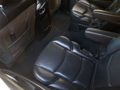 Used 2017 Cadillac Escalade ESV Platinum image 13