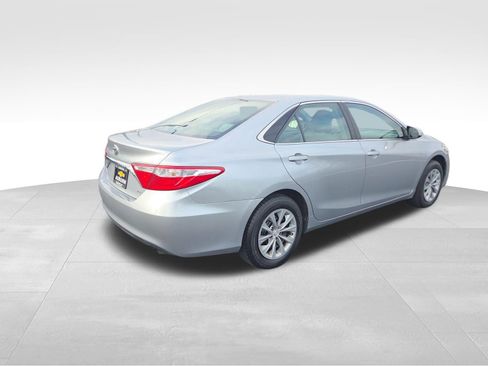 Used 2017 Toyota Camry LE image 32